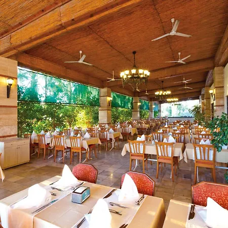 Sural Garden אתר נופש 3*